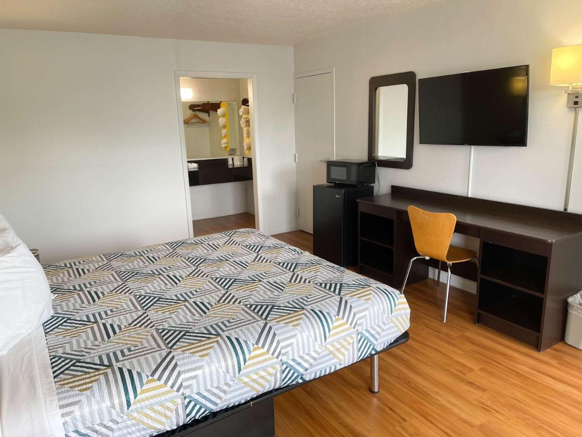 6-troy, Oh Hotel 2*