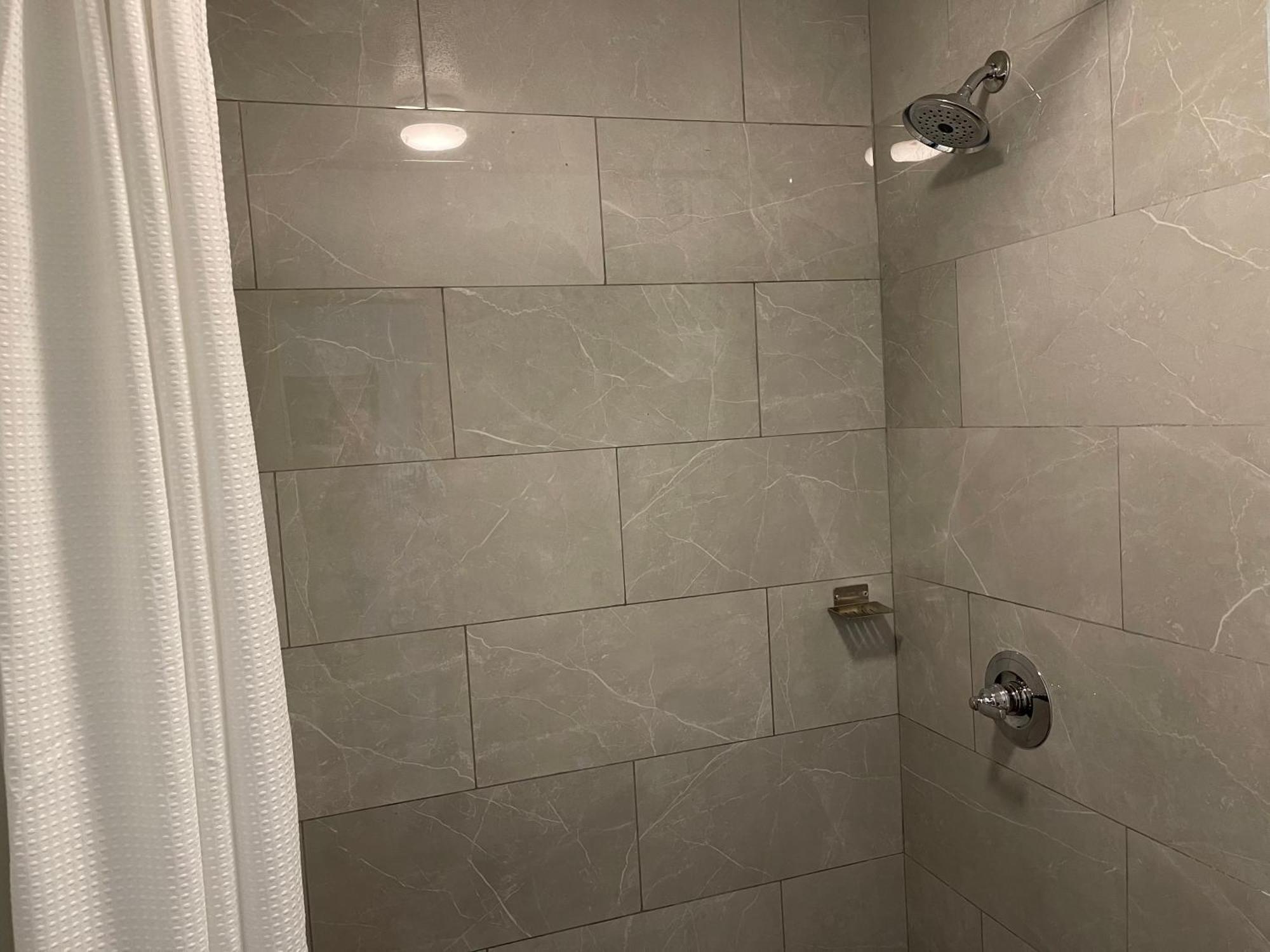 6-troy, Oh Hotel